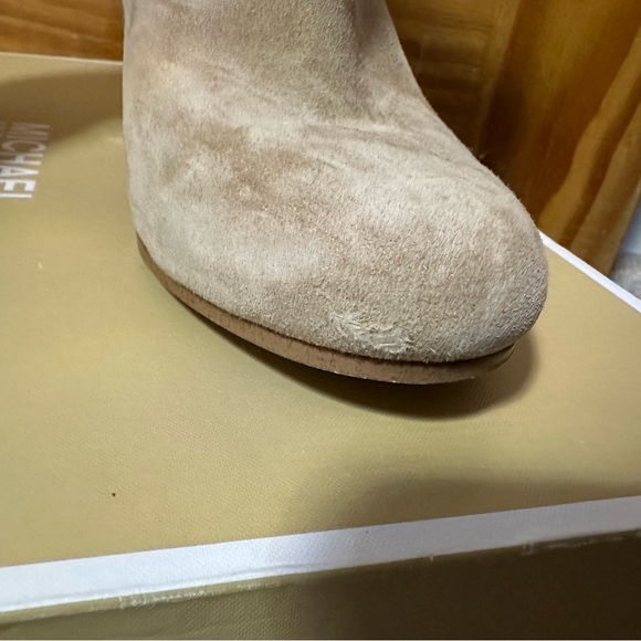 Michael Kors Dolores Suede Bootie size 7.5 GOOD CONDITION - Picture 6 of 8